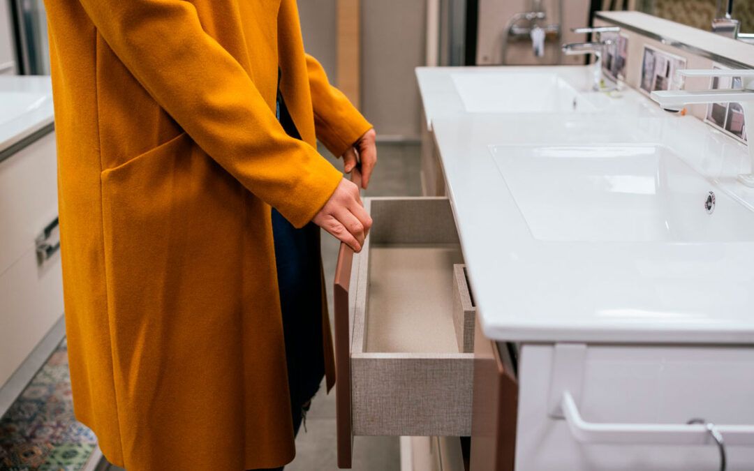 Diferencia entre muebles de baño suspendidos o con patas